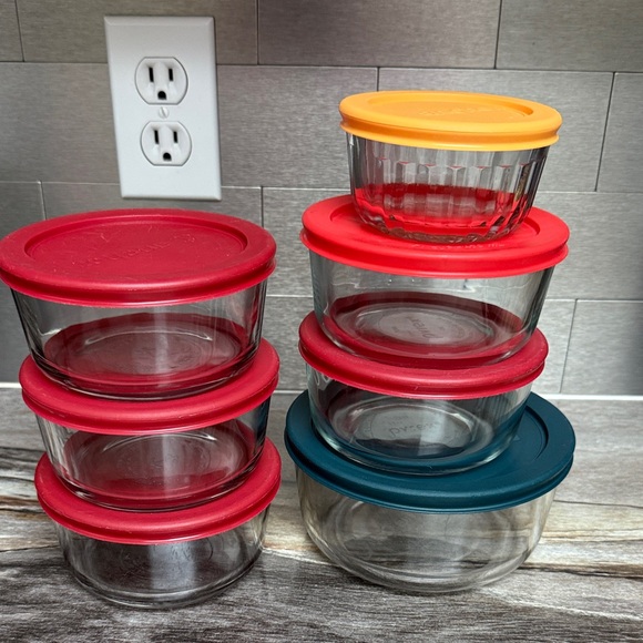 Pyrex & Anchor Hocking Other - Mixed bundle of glass Pyrex and Anchor Hocking storage containers with lids